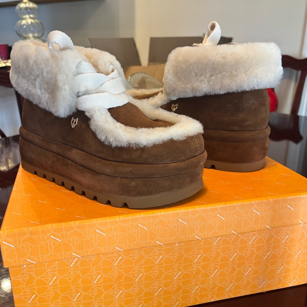 BNIB Naked Wolfe Bambi Size 38EU/8US Tan